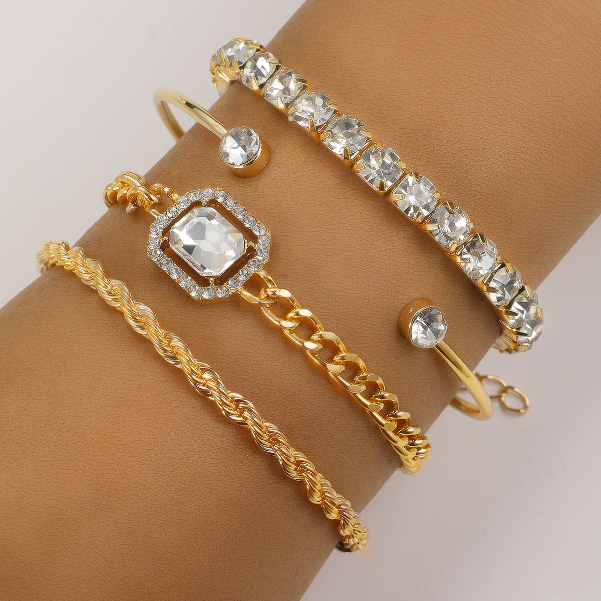 Lot de quatre bracelets Cristal — ensemble 1